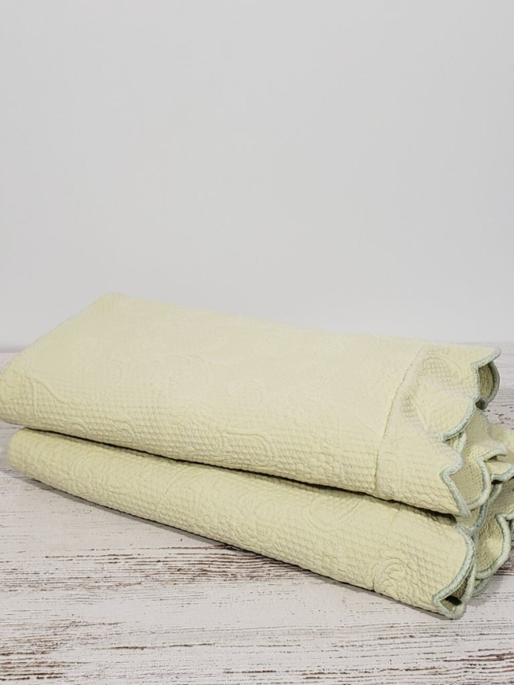 Pair of Green Scalloped Matlasse Pillow Shams SFERRA 23 X 19 - Picture 2 of 7